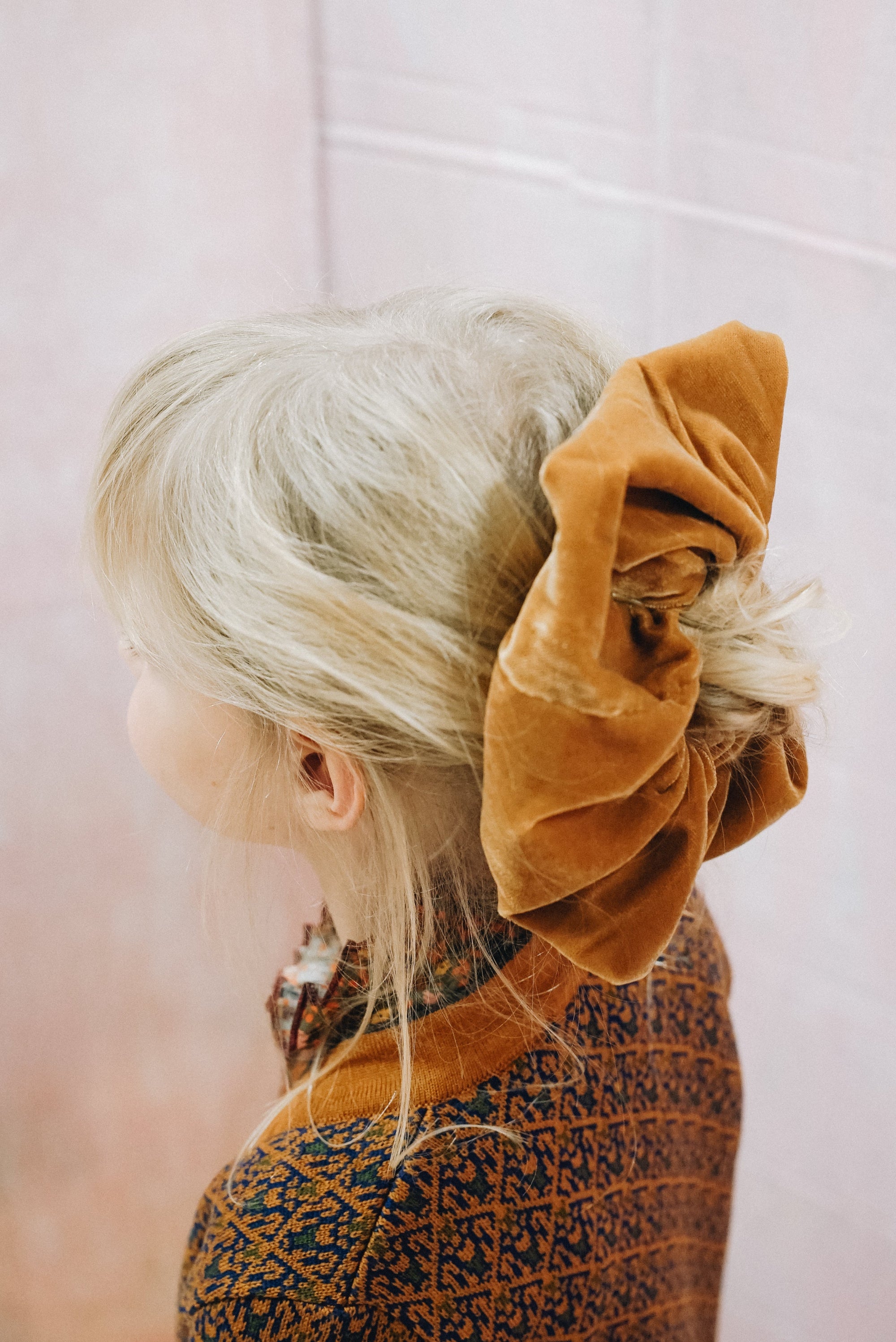 Velvet Scrunchy Aurora, Gold